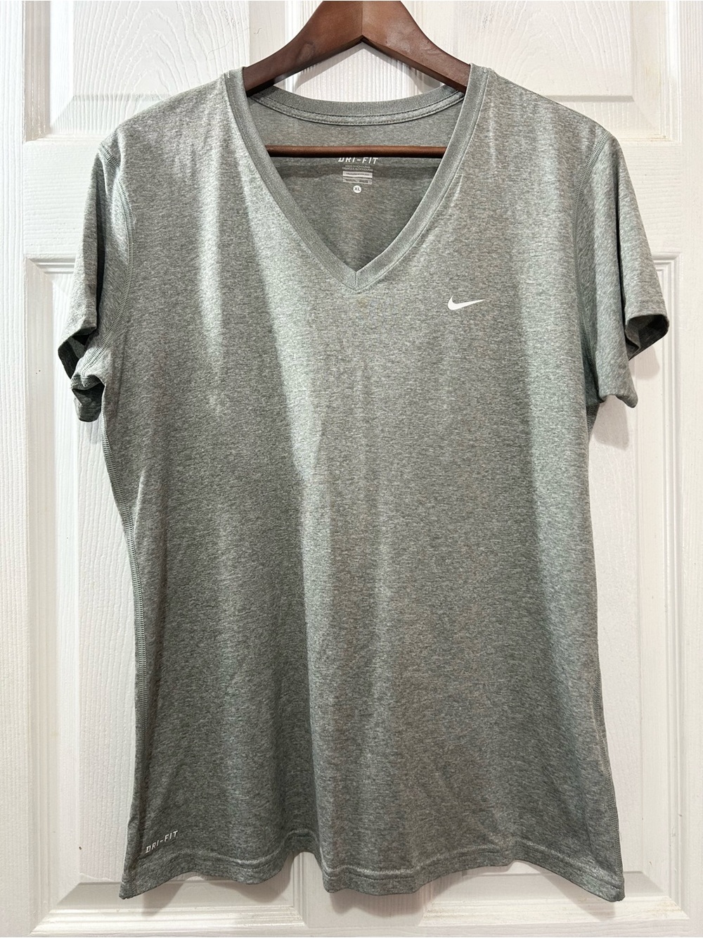 Nike Dri-FIT V-Neck Tee, women’s XL, heathered gray, 100% polyester. Sporty